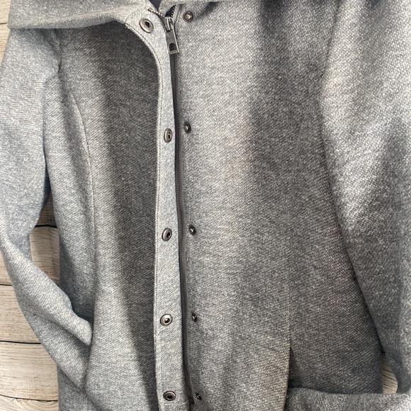 XS | Vero Moda light grey hooded coat. - Picture 3 of 9